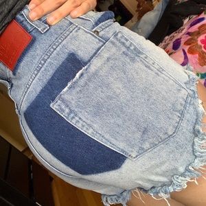 Super unique jean shorts with pocket detail ✨🌹